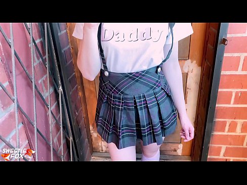 ❤️ Schoolgirl Sucks nws dick tob thiab fucks es tsis txhob ntawm chav kawm. Fucking  ntawm peb